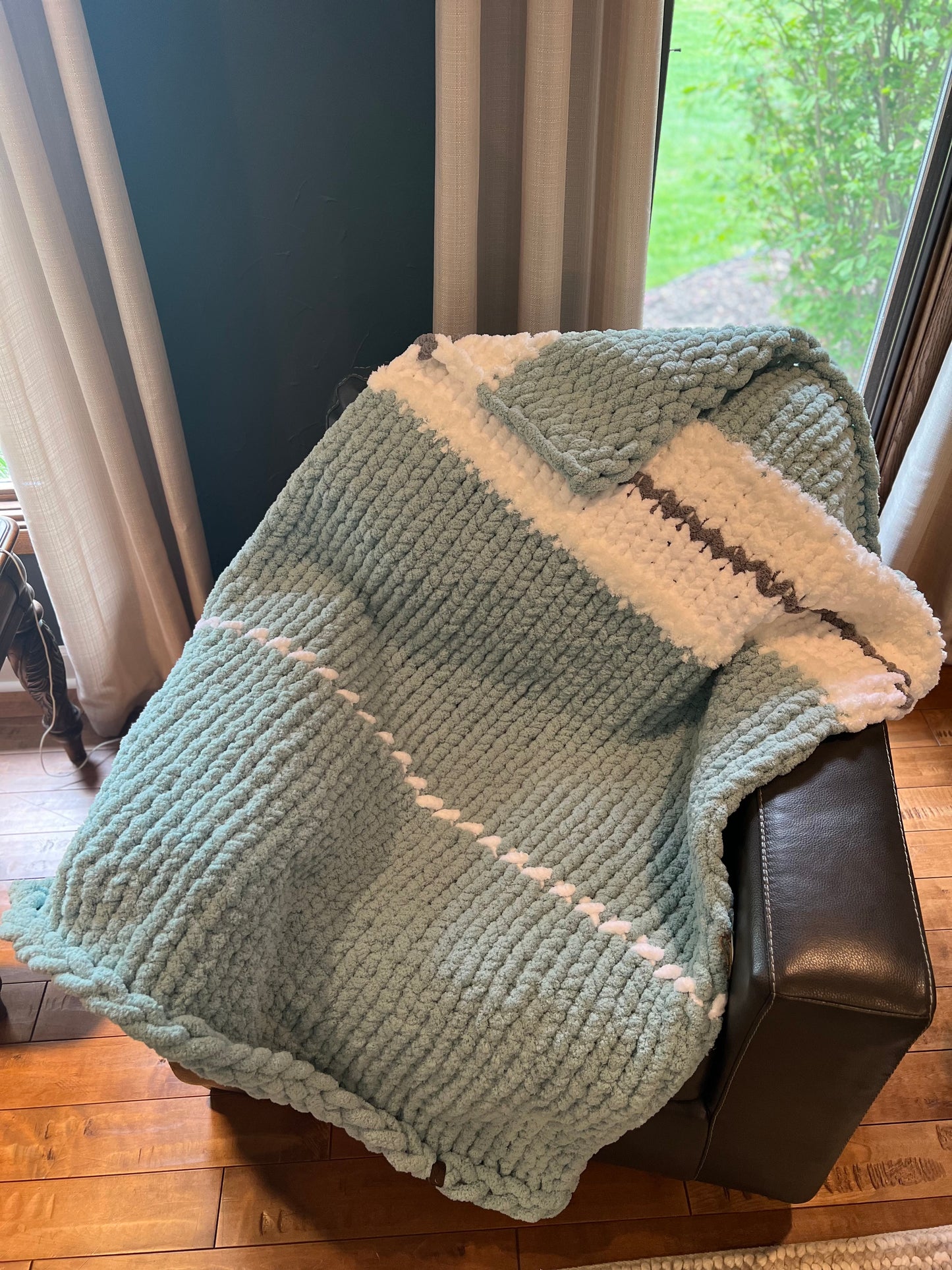 Blue Mist Morning Chunky Knit Throw (Large)