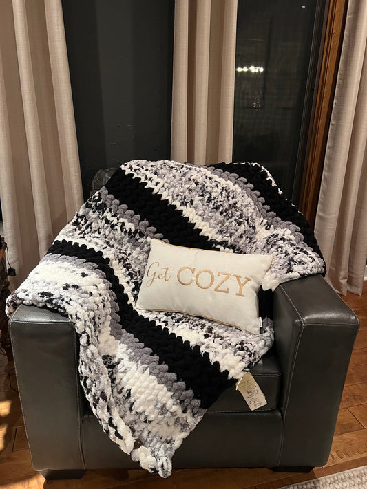 Custom Chunky Knit Blankets - Thru the Loops Chunky Knit Creations