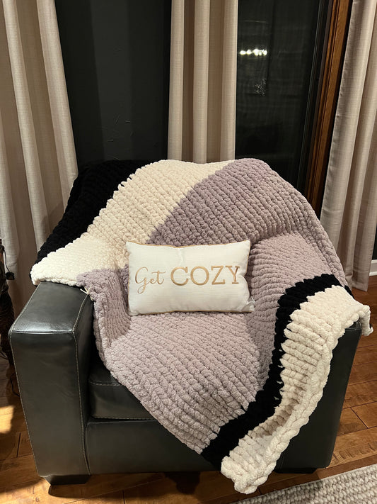 Custom Chunky Knit Blankets - Thru the Loops Chunky Knit Creations