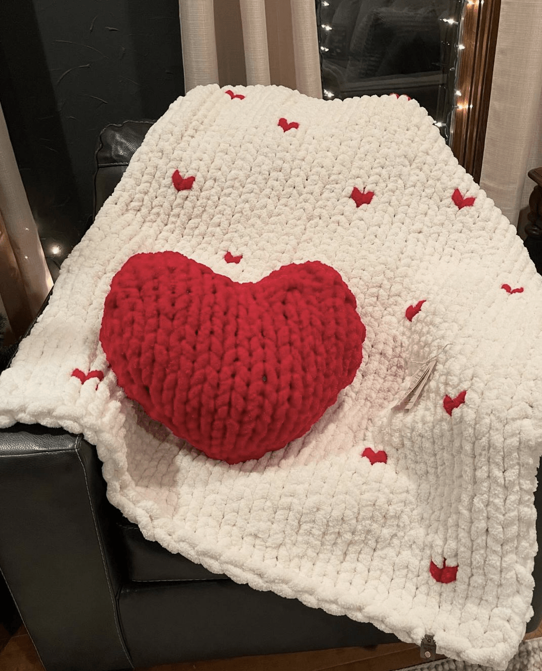 Queen of Hearts Chunky Knit Throw (Large) - Thru the Loops Chunky Knit Creations