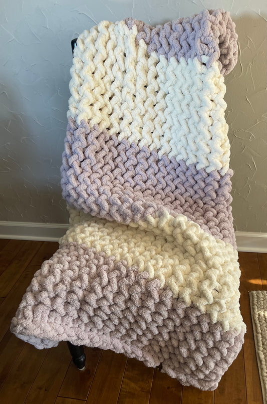 Lilac Dreams Chunky Knit Throw (Large)