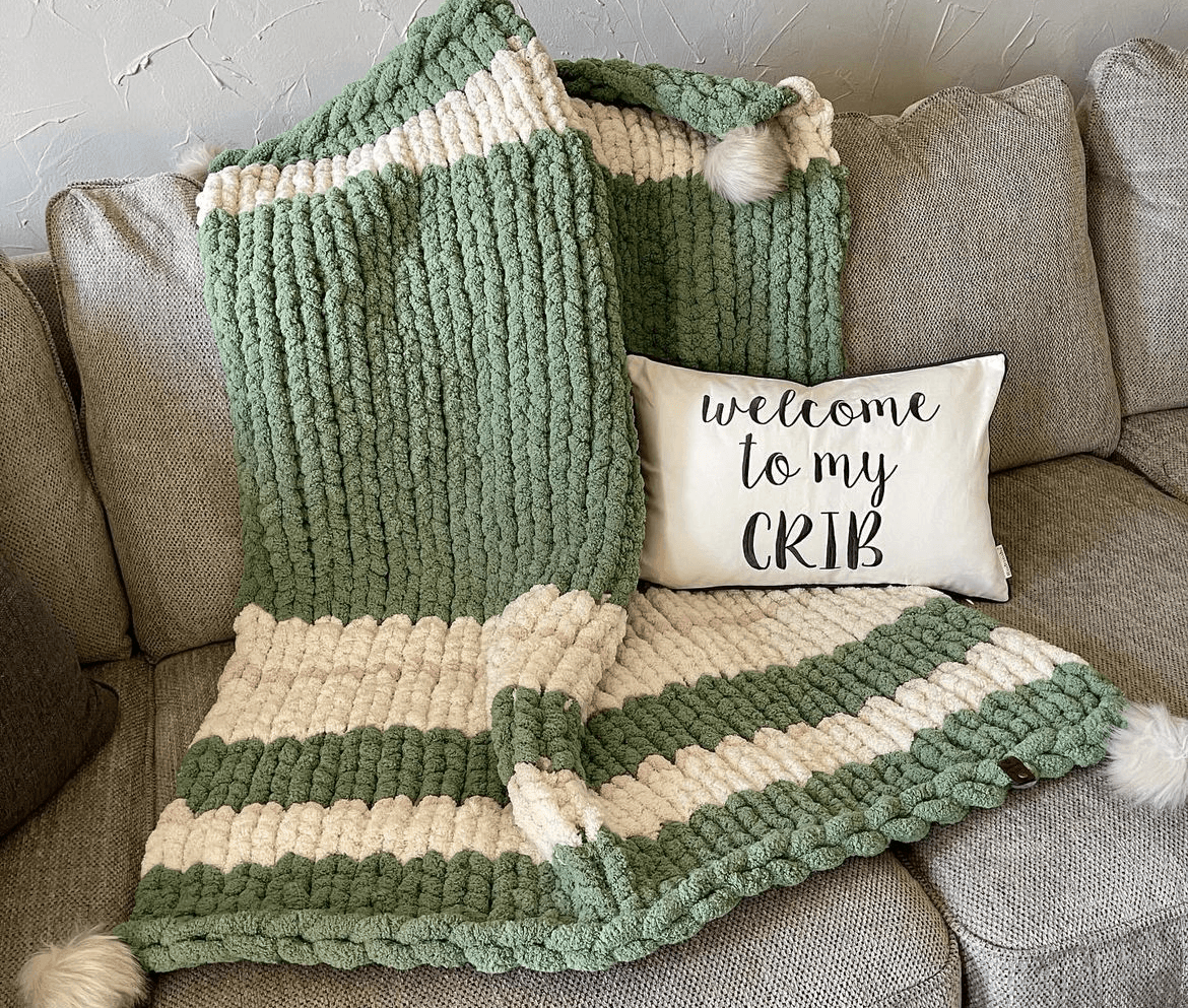 Baby in Bloom Chunky Knit Baby Blanket - Thru the Loops Chunky Knit Creations