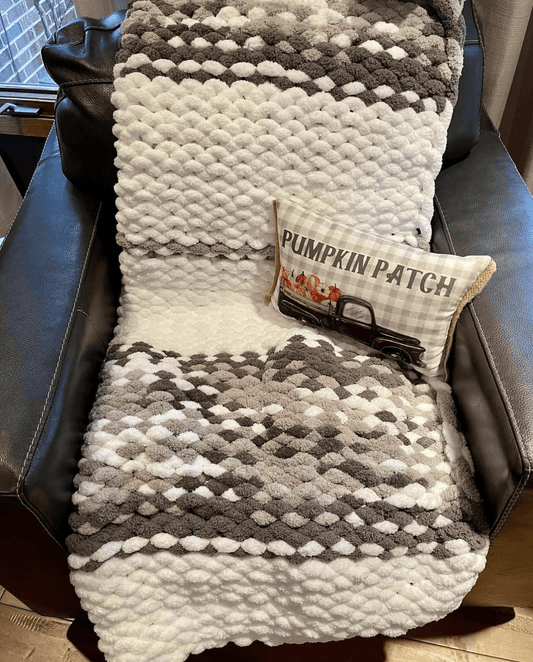 Vanilla Latte Splash Chunky Knit Throw (Large) - Thru the Loops Chunky Knit Creations