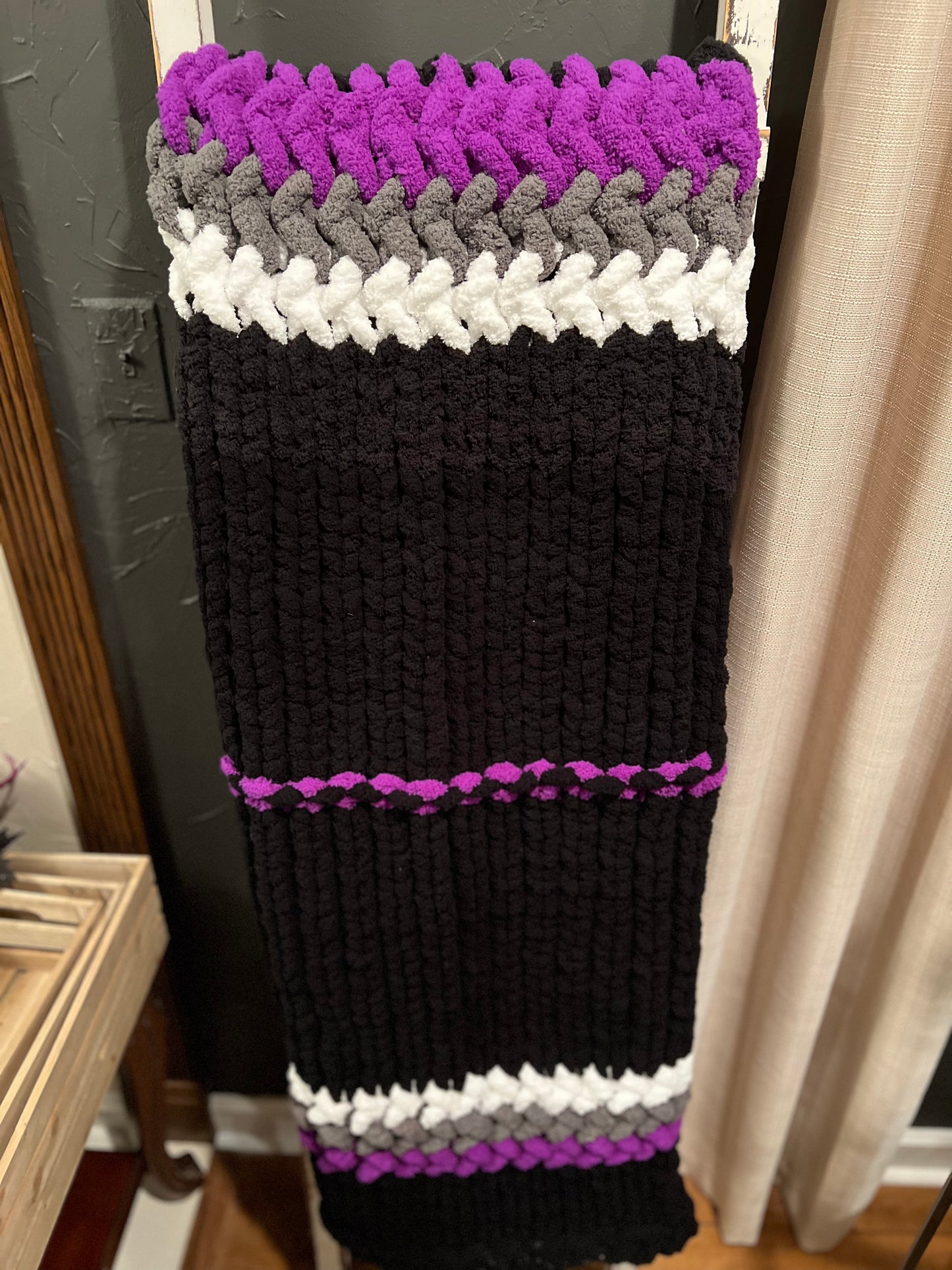 Haunted Mansion Chunky Knit Throw (Large)