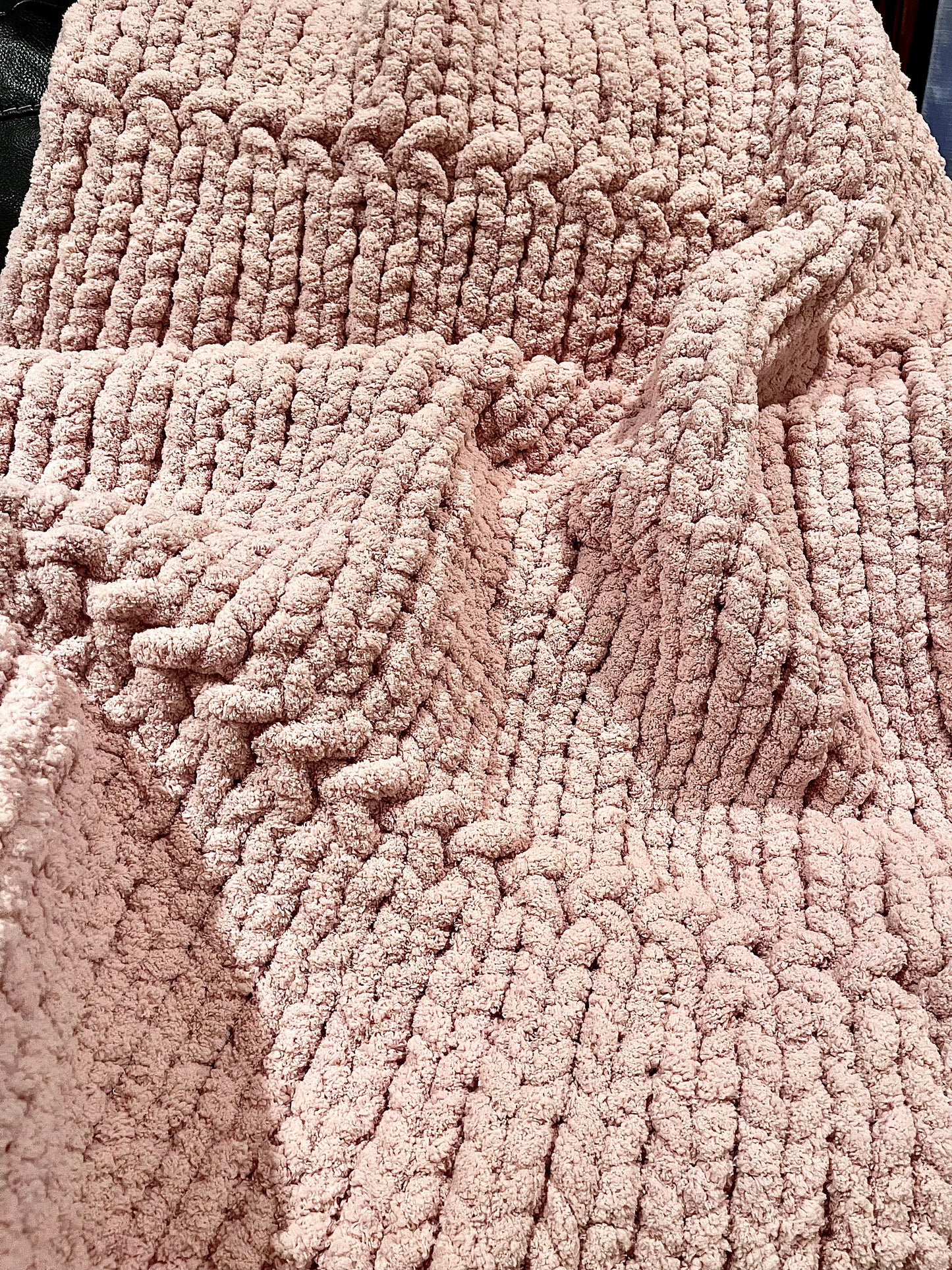 Pink Ladies Chunky Knit Throw Blanket (Large)