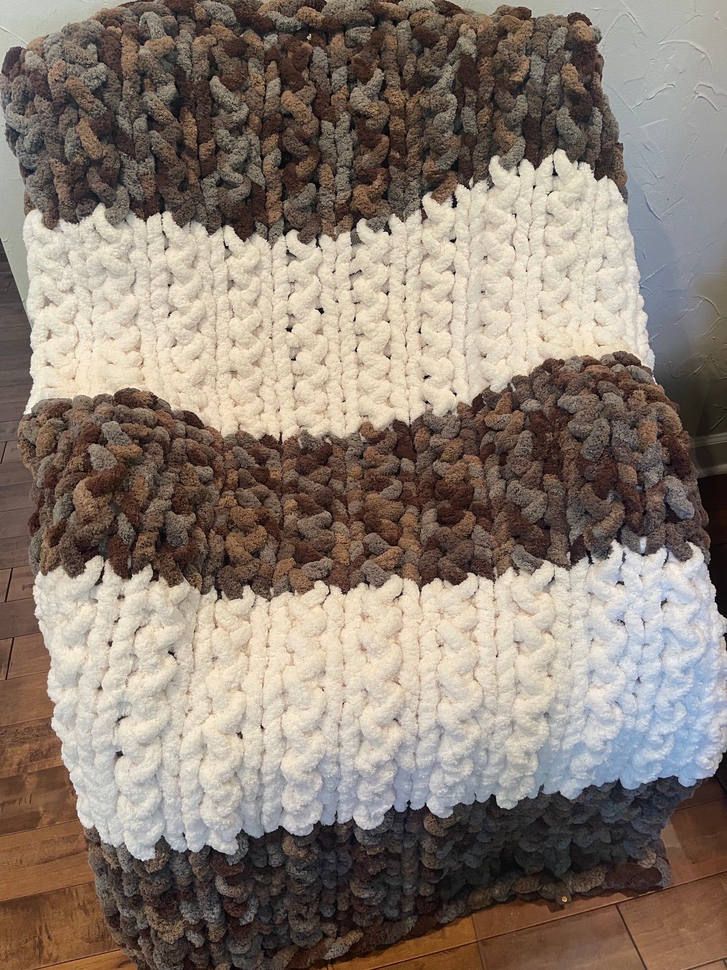 Log Cabin Luxury Chunky Knit Throw (Large)