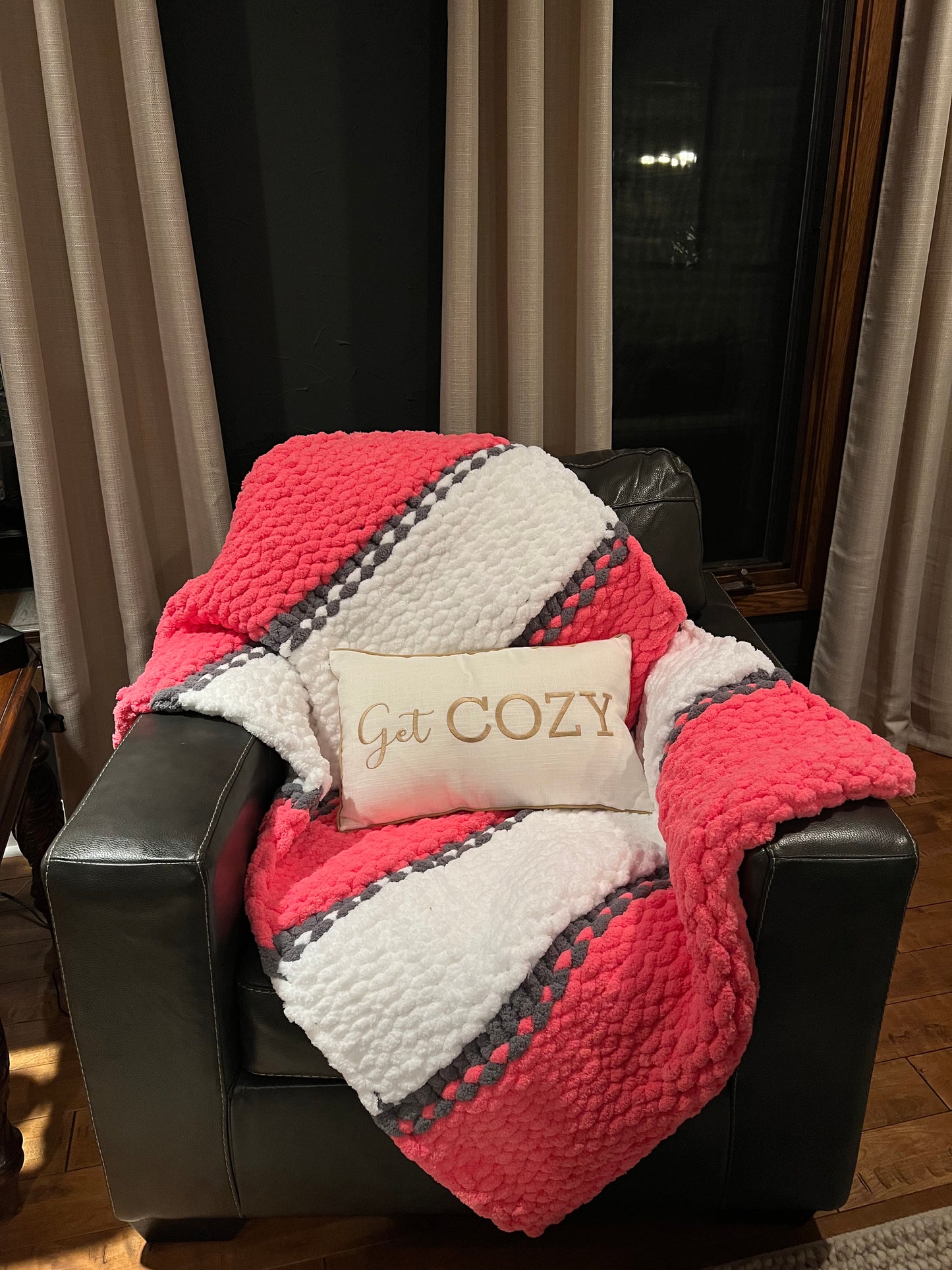 Pink Plush Chunky Knit Throw (Small)