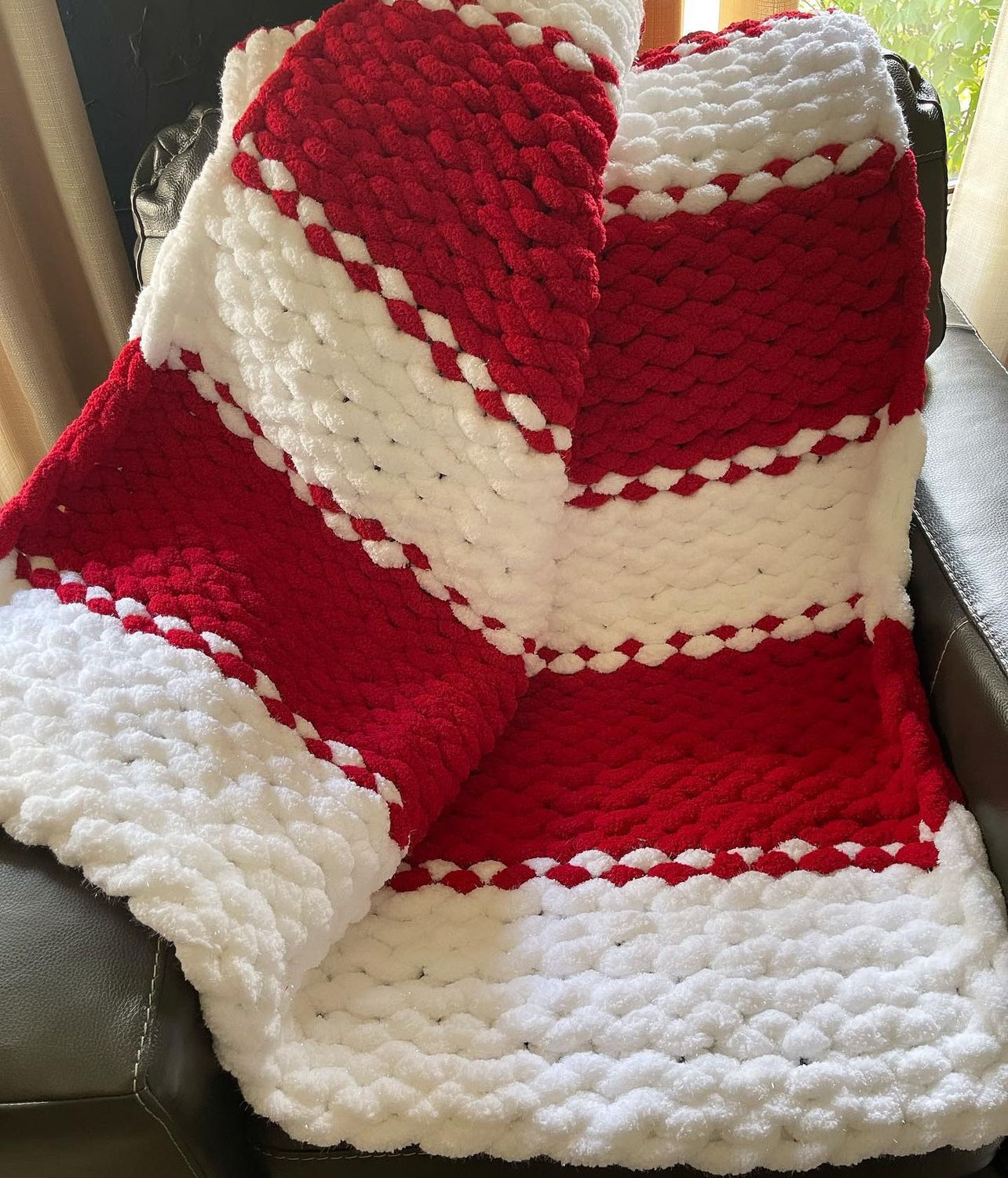 Reverse Candy Cane Chunky Knit Throw (Large)