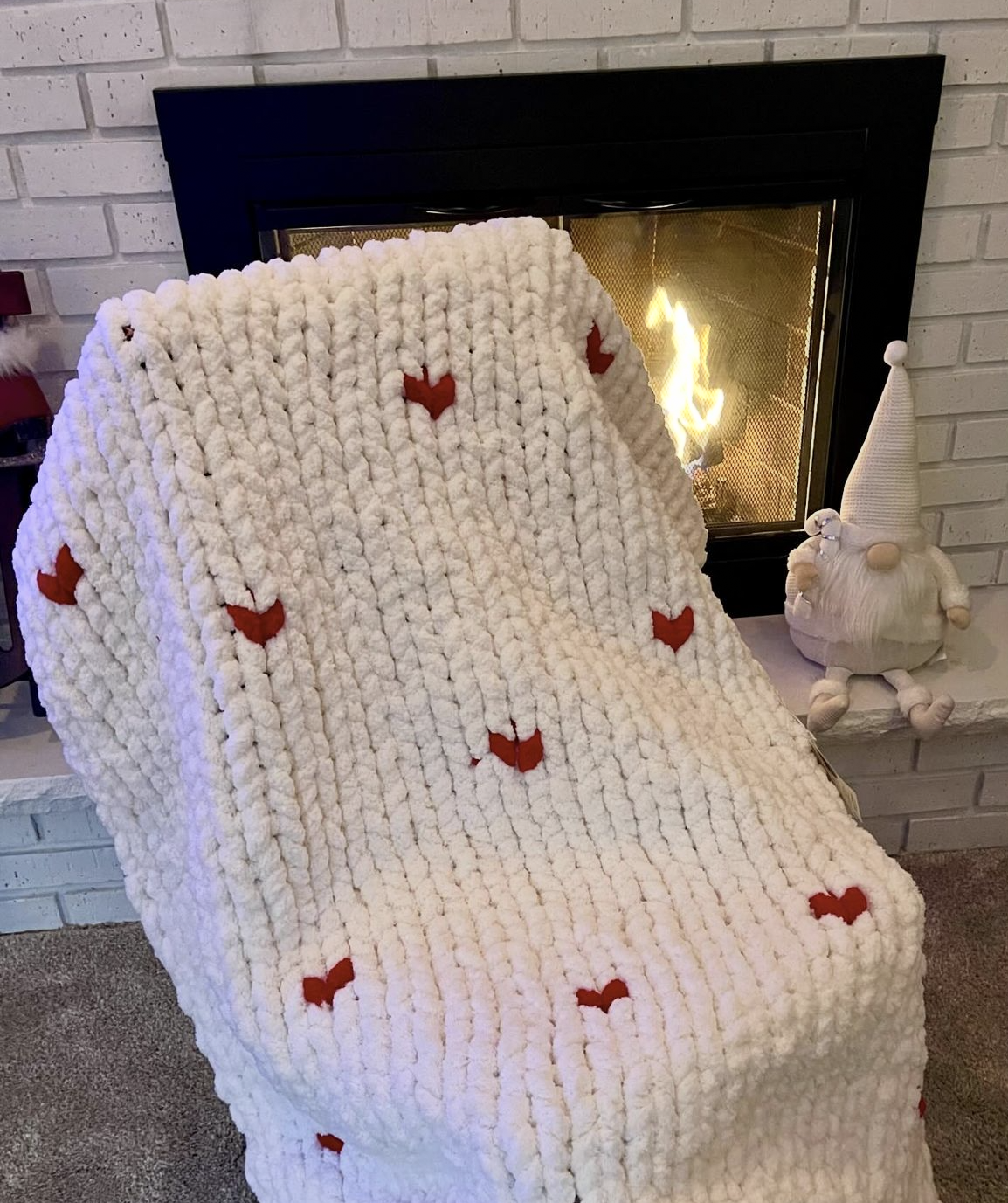 Queen of Hearts Chunky Knit Throw (Large)