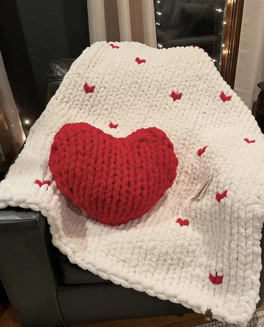 Queen of Hearts Chunky Knit Throw (Large)